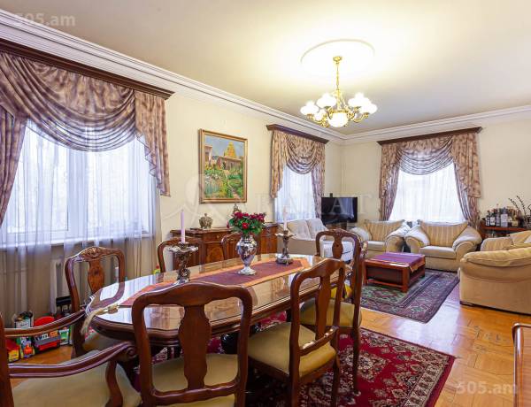 arandznatun-vacharq-Yerevan-Erebuni