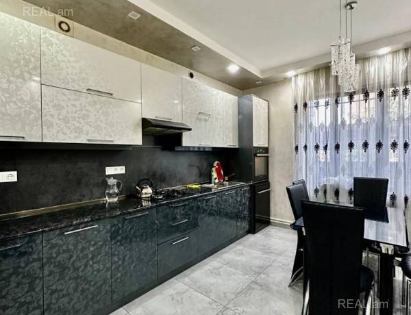 arandznatun-vacharq-Yerevan-Avan