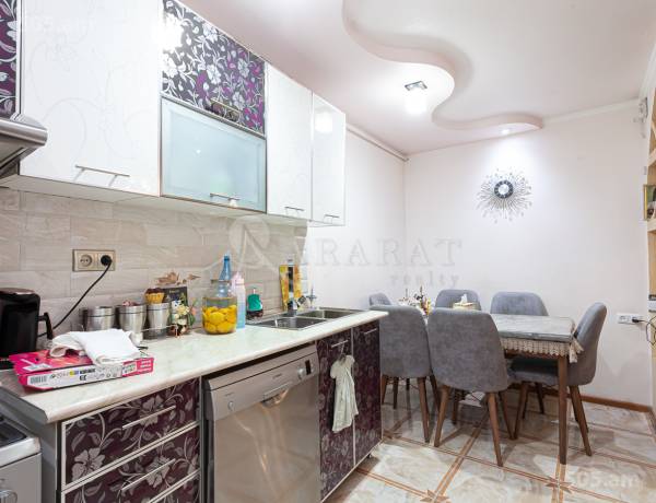 arandznatun-vacharq-Yerevan-Center