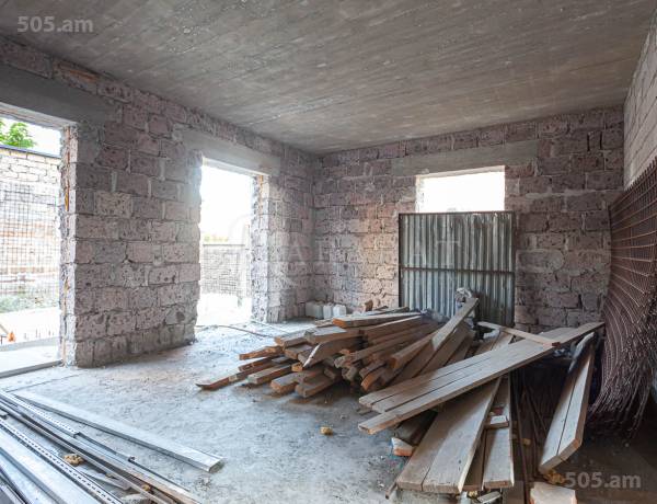 arandznatun-vacharq-Yerevan-Avan