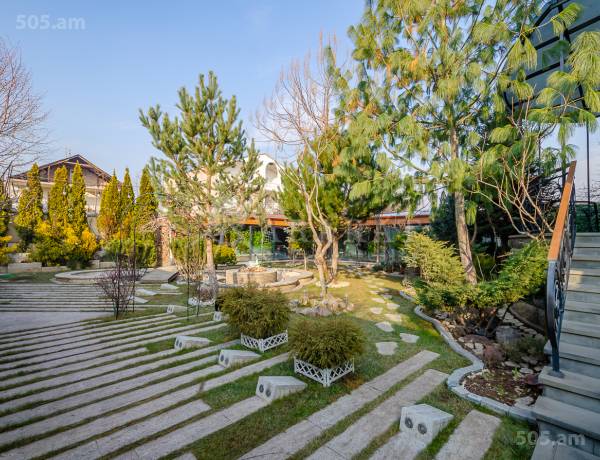 arandznatun-vacharq-Yerevan-Avan