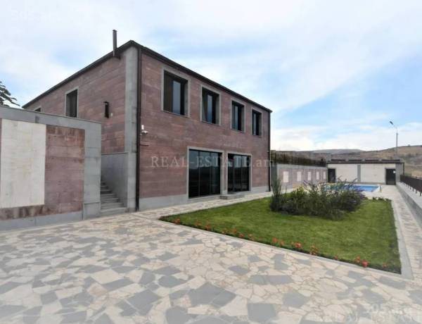 arandznatun-vacharq-Yerevan-Nor-Norq