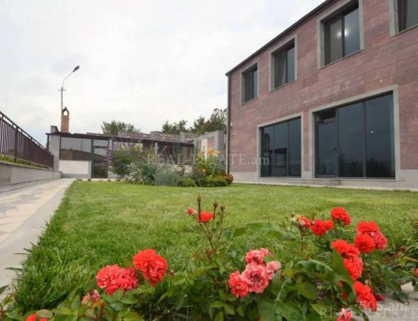 arandznatun-vacharq-Yerevan-Nor-Norq
