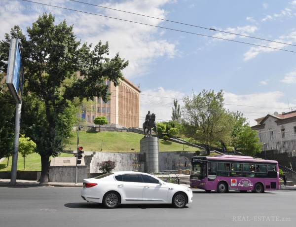 3-senyakanoc-bnakaran-vacharq-Yerevan-Center