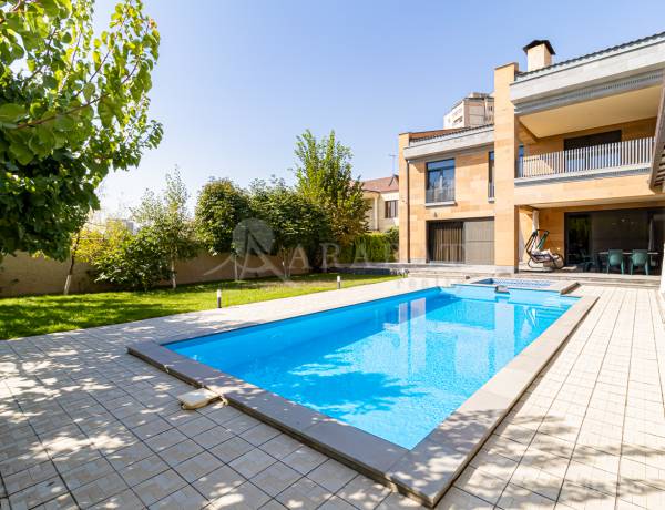 arandznatun-vacharq-Yerevan-Avan