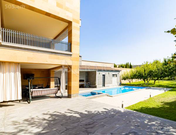 arandznatun-vacharq-Yerevan-Avan