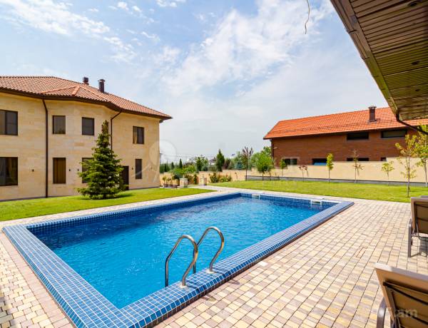 arandznatun-vacharq-Yerevan-Nor-Norq