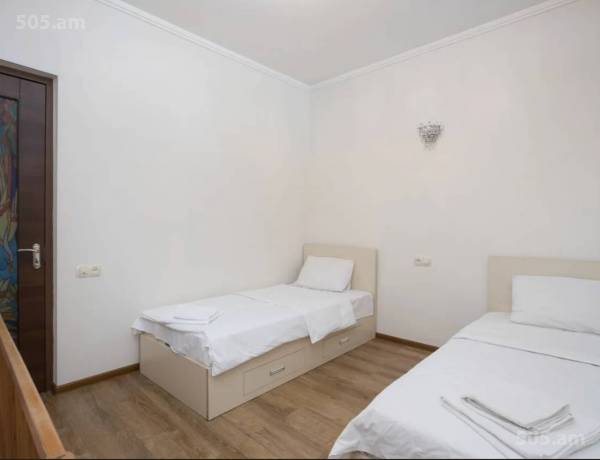 4-senyakanoc-bnakaran-vacharq-Yerevan-Center
