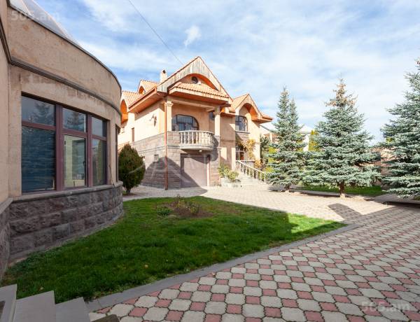 arandznatun-vardzakalutyun-Yerevan-Avan