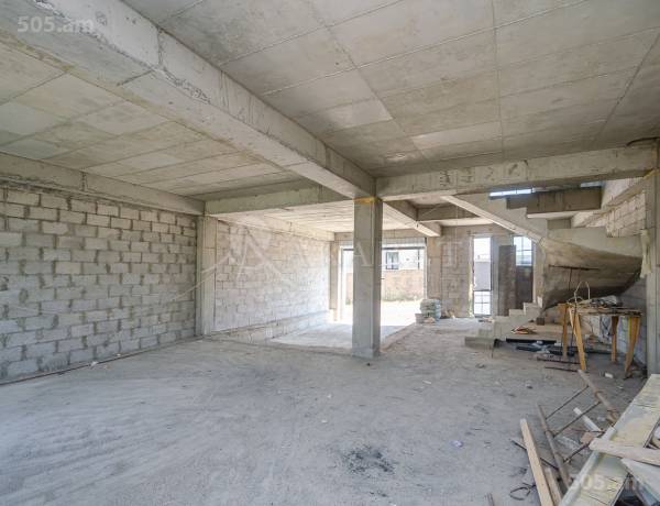 arandznatun-vacharq-Yerevan-Avan