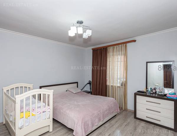 arandznatun-vacharq-Yerevan-Erebuni