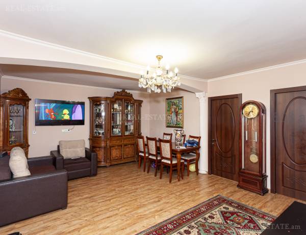 arandznatun-vacharq-Yerevan-Erebuni