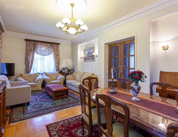 arandznatun-vacharq-Yerevan-Erebuni